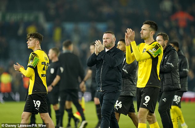 Bivši nogometaš (na slici, s timom u studenom) napustio je Plymouth Argyle prošlog mjeseca s klupskim dnom prvenstva nakon samo četiri pobjede