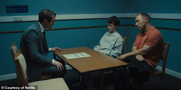 U nadolazećoj Netflixovoj seriji Graham igra oca 13-godišnjeg dječaka, kojeg glumi Owen Cooper, koji je uhićen zbog ubojstva mlade djevojke