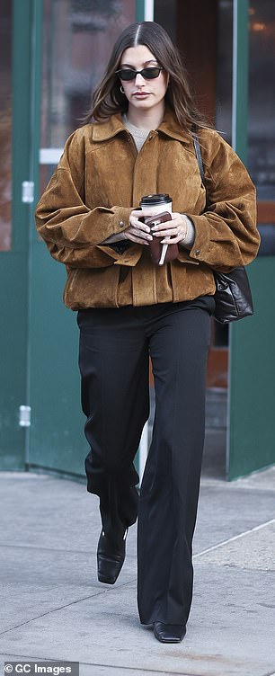 U posljednjih nekoliko tjedana, glazbenik je podigao obrve tako što je izostavio niz drugih zapaženih imena