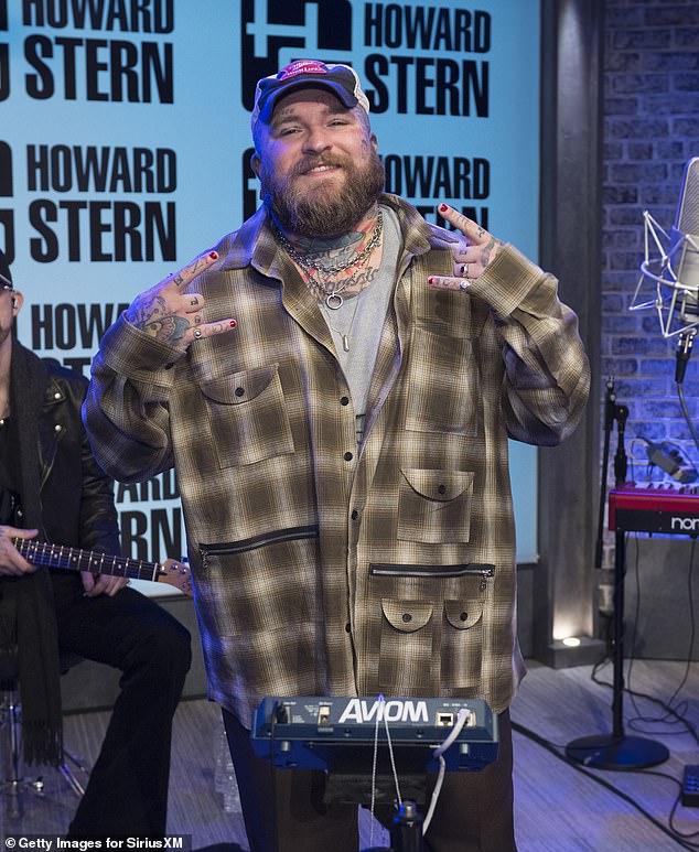 Teddy Swims, koji će se boriti za međunarodnu pjesmu godine za svoj ogromni hit Lose Control, podijelio je: 'Tako sam uzbuđena što sam nastupala u Britancima! Kakva čast, toliko te volim! '