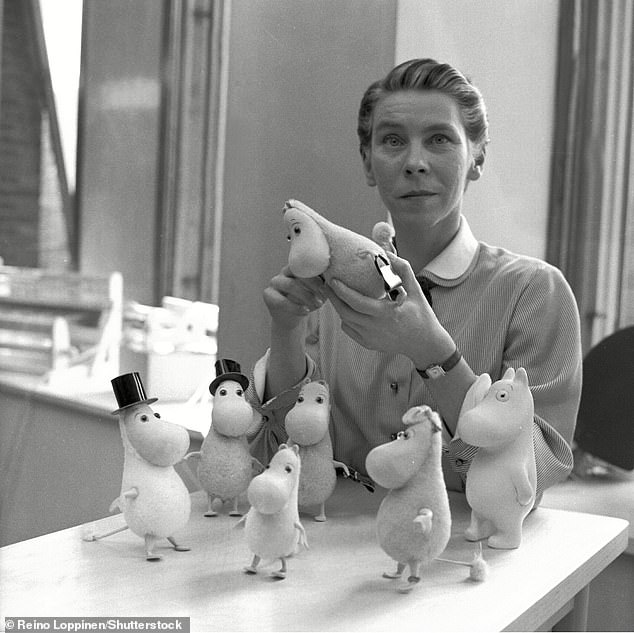 Charliejev najnoviji film je ljetna knjiga, koja se temelji na romanu Tove Jansson, koja može ukazivati ​​na inspiraciju za ime njihove kćeri. Finski romanopisac i ilustrator poznat je po svojoj književnoj fikciji i voljenim Moomin romanima; Gledano s Moomin figurama 1956