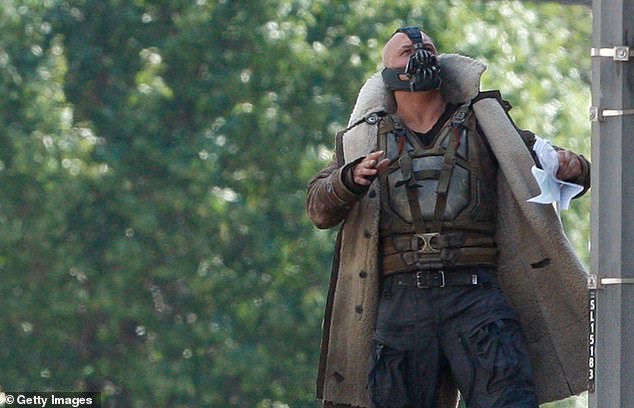 Mailata je kanalizirala Batmanovog negativca, kojeg glumi Tom Hardy koji se pojavio u The Dark Knight Rises