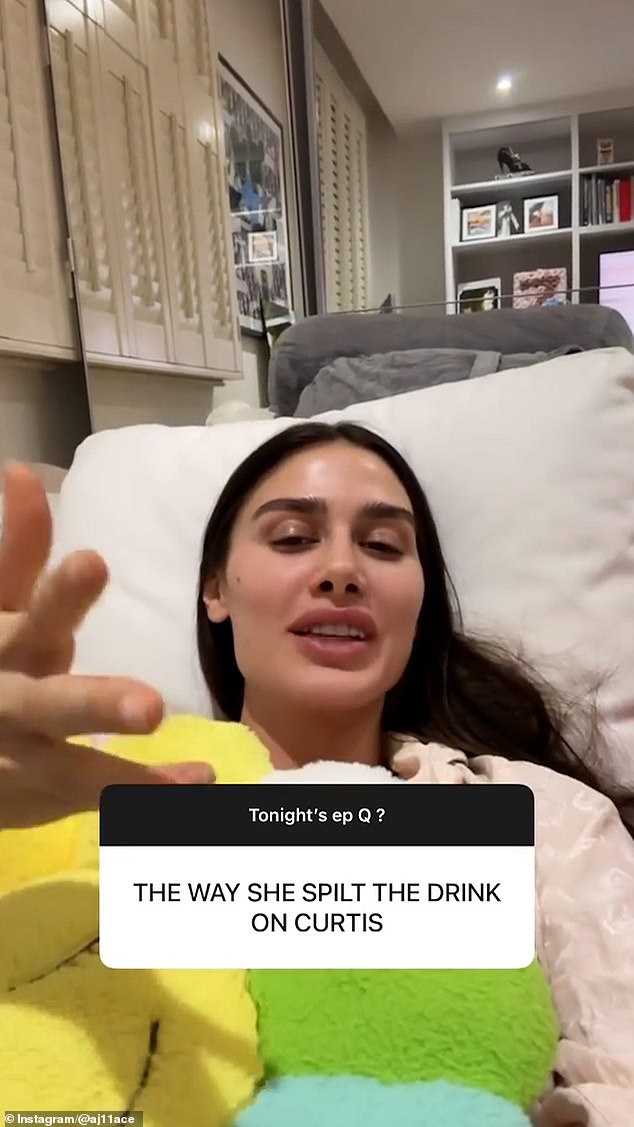 Zara je dodala: 'Mogli bismo se složiti da se ne slažemo. Mislim da bi ga udario, bilo bi loše, ali zato što su mu bile na nogama na podu i cipelama '