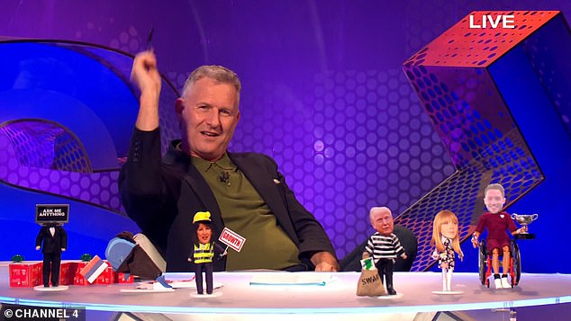 Domaćin Adam Hills bio je prisiljen ispričavati se zbog svog govora napunjenog prokarom