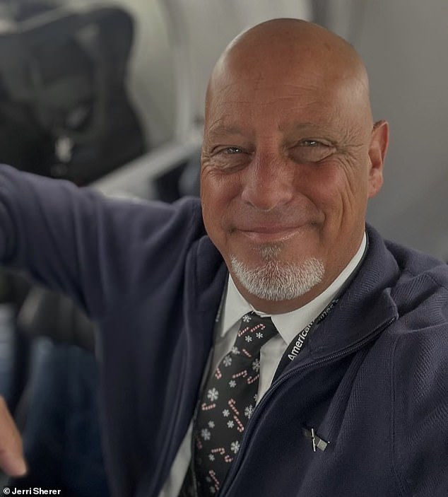 McPhee, 40, u petak je prišao na svoje Instagram priče kako bi oplakivao gubitak 67 žrtava, uključujući jednu od kasnih stjuardesa Airlines Airlinesa po imenu Ian Epstein