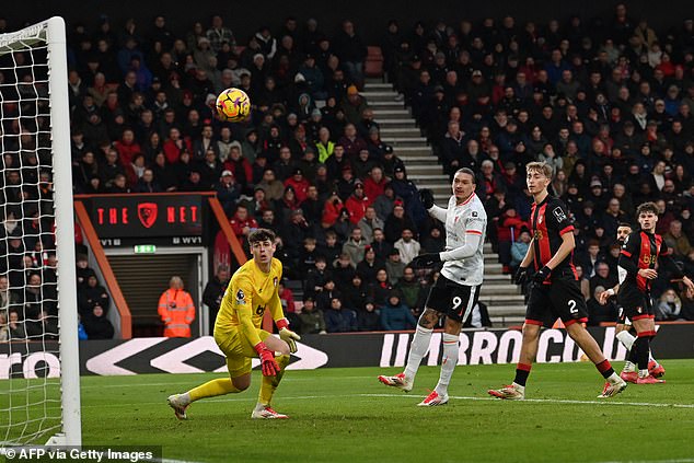 Salah je uvijao prekrasan hitac pored Kepe za 2-0 kako bi potvrdio bodove za Liverpool