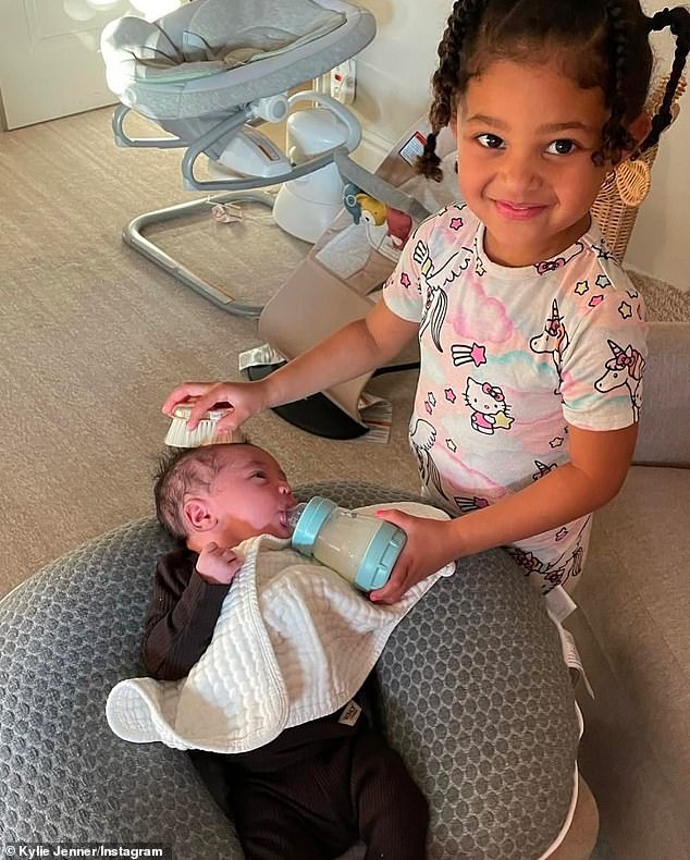 Kris je zajedno podijelio vrtiljku odbacivanja Kylie, Aire i Stormi zajedno