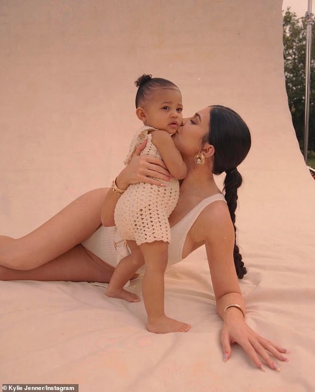 Još u listopadu, rodom iz Los Angelesa otvorio se magazinu Elle o tome koliko se njezin život pozitivno promijenio otkad je postala majka u dobi od 20 godina