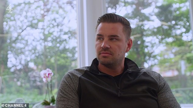 Međutim, Carl je sada optužio majku od pet godina da ga je koristio za emisiju