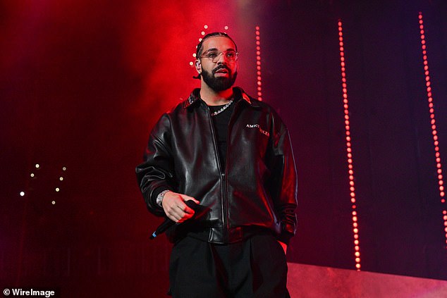 Rap superzvijezda Drake prskao je gotovinu tijekom svoje turneje po Australiji