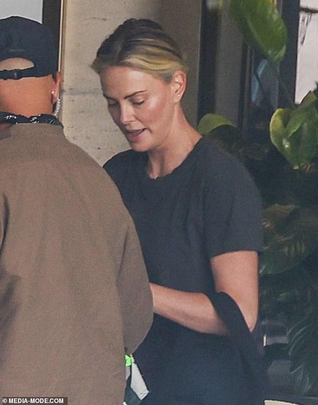 Charlize je prošli tjedan ubačen u Australiju, zajedno sa zvijezdom Taronom Egertonom