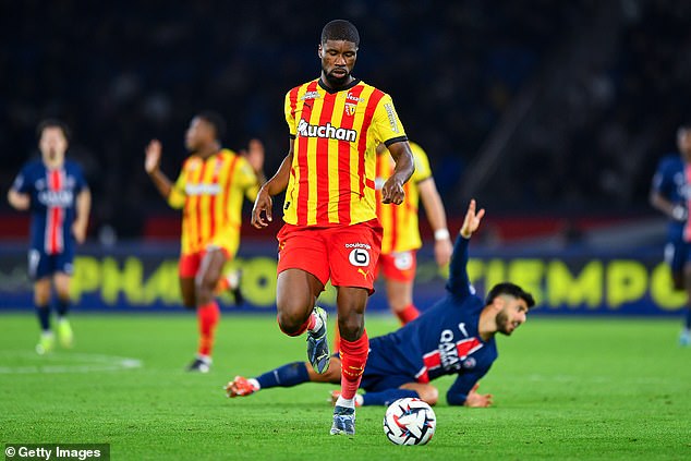 26-godišnji bek, 26 godina, pridružuje se iz francuskog kluba RC leće kako bi Ange Postecoglou dao potreban poticaj