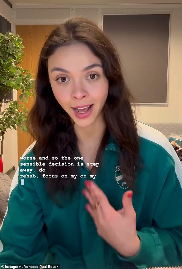 Dijeljenje vijesti u videu objavljenom na Instagramu Vanessa je rekao: 'Danas sam ovdje s prilično uznemirujućim vijestima. Nažalost neću moći nastaviti plesati na ledu s Chrisom '
