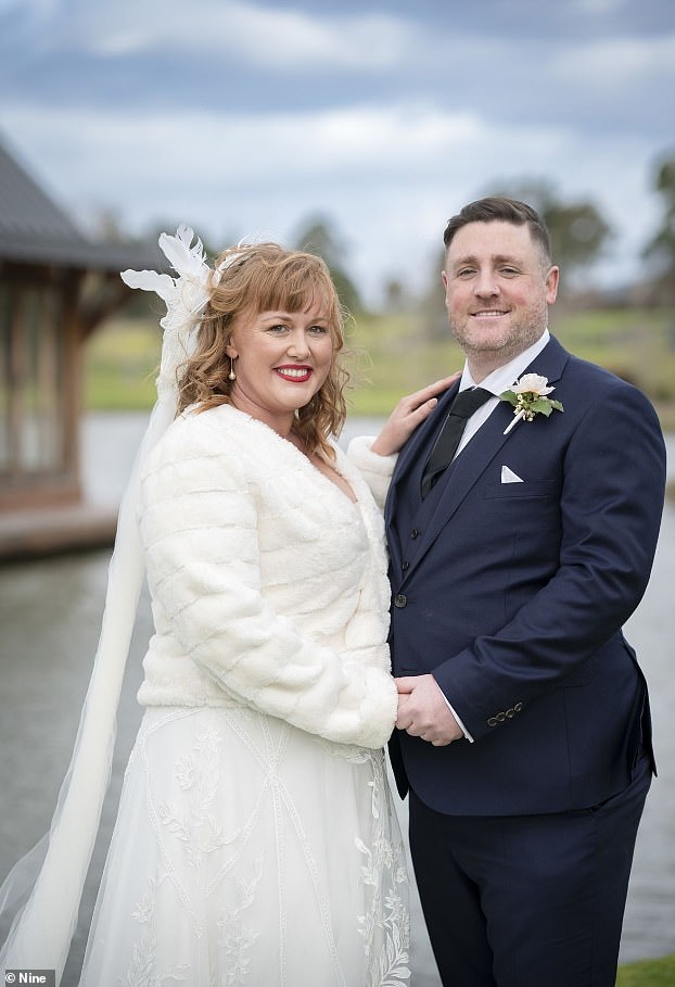 Oženjen na prvom mjestu Tim Gromie (desno) vratio se na aplikacije za upoznavanje u Melbourneu nakon što je brutalno odbacio svoju mladenku Mafs Katie (lijevo) na njihovom vjenčanju