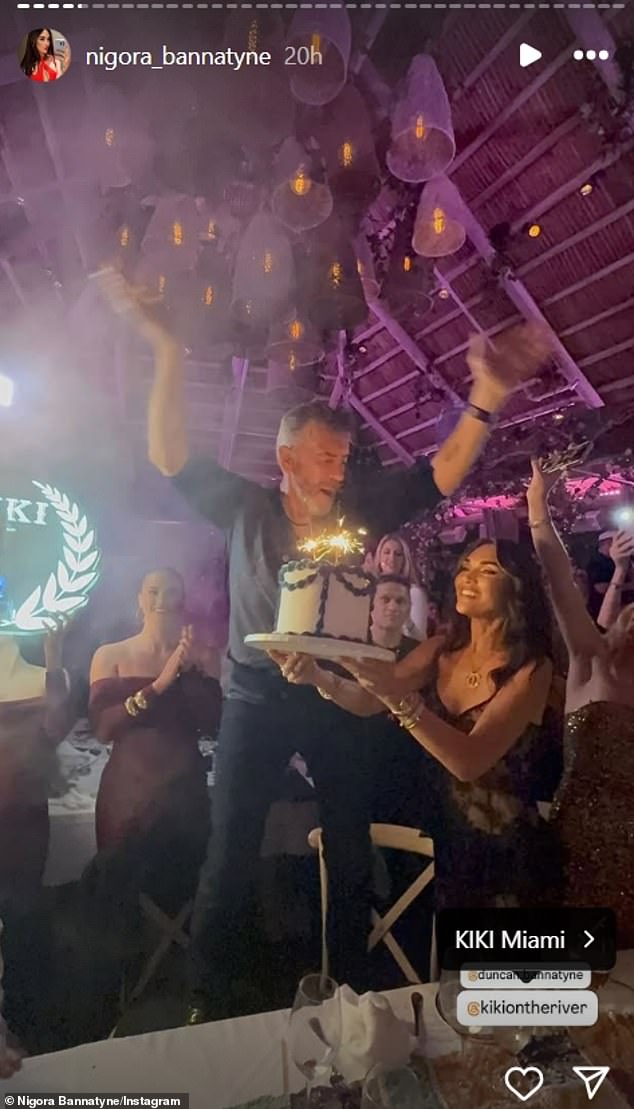 Raskošni se dogodio u Kikiju na rijeci u Miamiju, Florida, a Duncan je izgledao ushićeno da mu se predstavi veliki čokoladni kolač