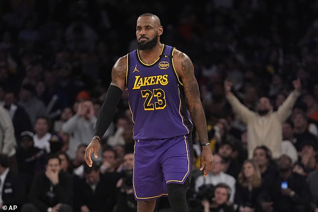LeBron James samo je promatrao kako Doncic stiže u Los Angeles u ugovoru o blockbusteru iz Dallasa