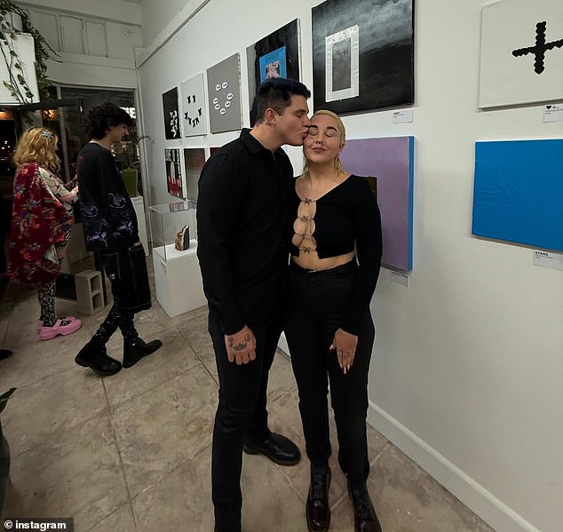 Zvijezda She The Man bila je zaručena za Paula Michaela do 2023. godine, ali sada nije angažirana prema TMZ -u