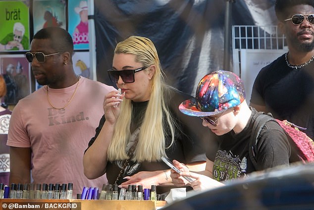 Ono što je posebno nedostajalo iz Amandine ansambla je dijamantni prsten u obliku kruške koji je u posljednje vrijeme nosila na lijevoj ruci