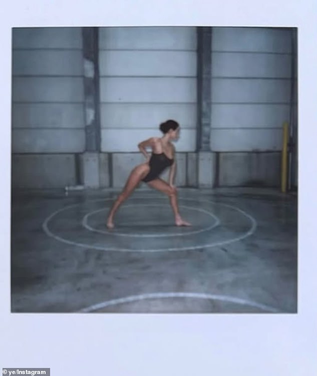 Reper, 47, podijelio je novu sliku svoje supruge, modelirajući pogled sa svoje linije Yeezy Women na Instagramu, nakon njihovog kontroverznog izgleda na Grammysu