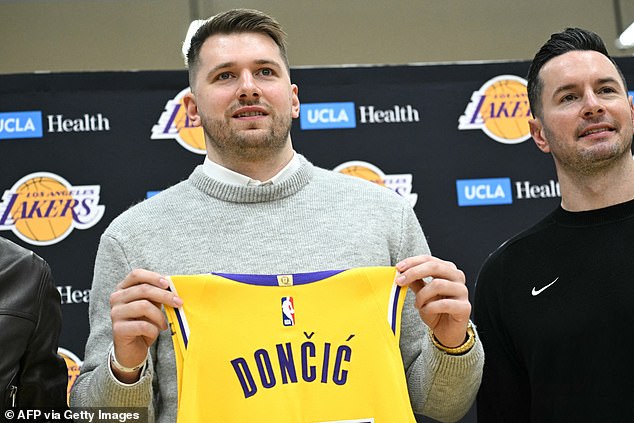 Dončić se pojavljuje sa svojim novim trenerom - i bivšim Mavsovim suigračem - JJ Redick u utorak