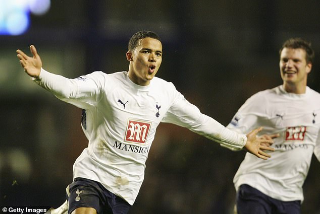 Jenas će se u nedjelju vratiti u TalkSport kako bi komentirao dva svoja stara kluba, Aston Villa i Tottenham Hotspur
