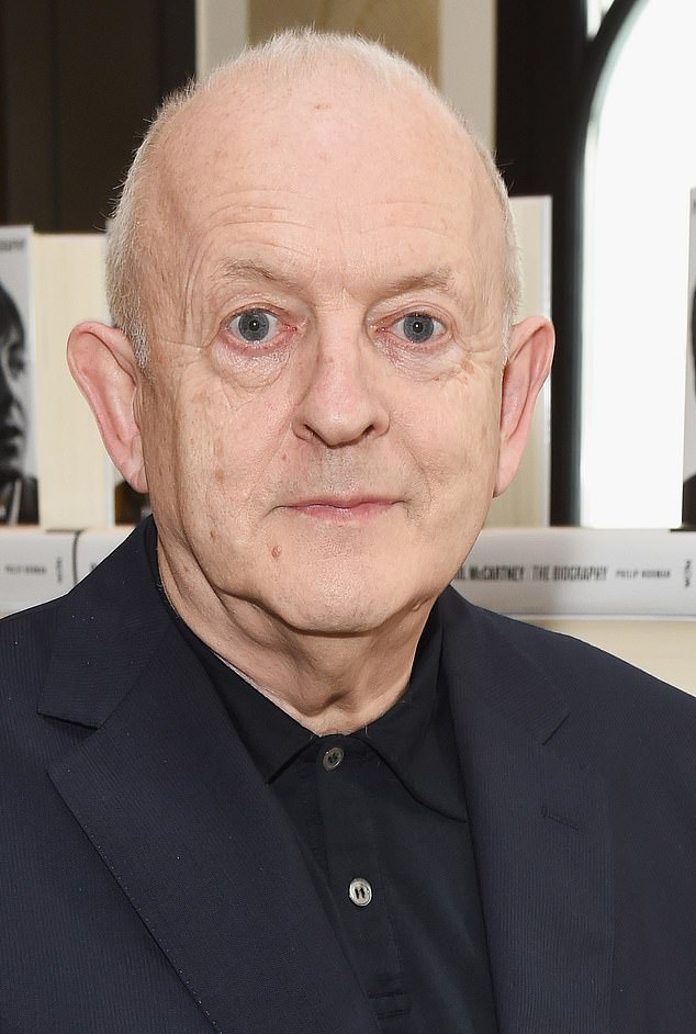 Autor Philip Norman pratio je svoju biografiju o Beatlesima 1981. godine, kada je, na inzistiranje gospođe Faithfull, učinio svoju prvu liniju kokaina