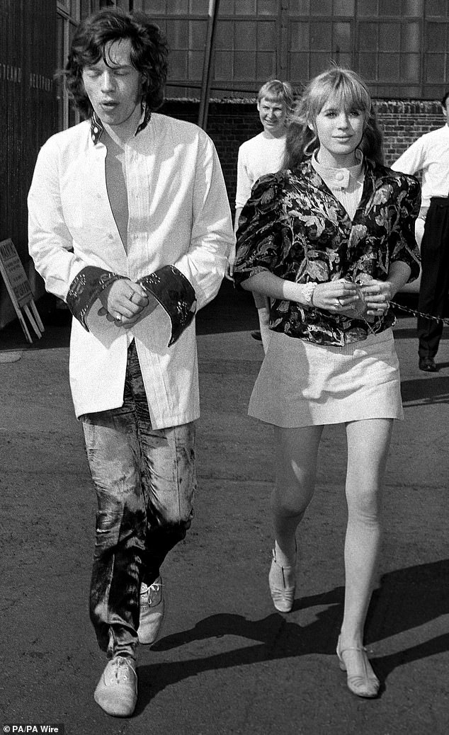 Pjevačica je šokirala obožavatelje svoje glazbe izlaskom na rock legendu Micka Jaggera iz Rolling Stonesa