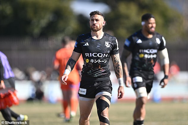 Kiwi Scrumhalf se nakon toga preselio u Japan i pridružio se crnim ovnovima Ricoh