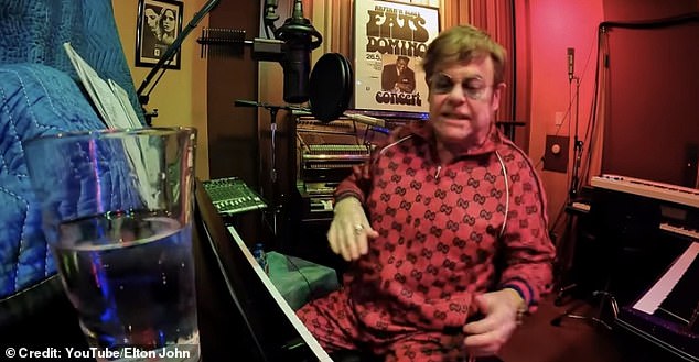 Sir Elton već je snimljen opisujući sesiju za snimanje - jedan od nekoliko koji je proveden tijekom 20 -dnevnog razdoblja za svoj posljednji album - kao 'F *** ing Nightmare'