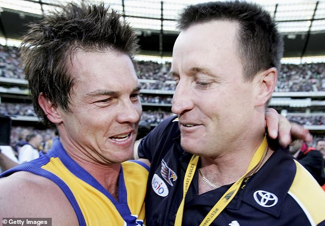 Ben Cousins ​​prikazan je s bivšim trenerom Eaglesa Johnom Worsfold-om nakon što je momčad pobijedila u velikom finalu 2006. godine. Dvije godine kasnije AFL izvještaj detaljno opisano šokantno uzimanje droga u klubu