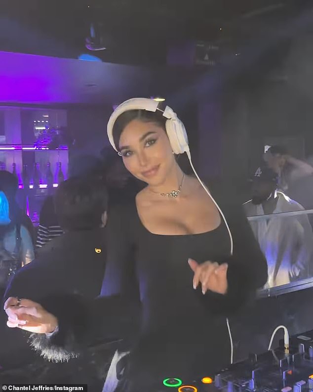 Ljepota uzgajana u Sjevernoj Karolini, rođena u Cali - čiji se posljednji singl vratio 2020. godine - još uvijek uspijeva dobiti 83K mjesečne slušatelje na Spotifyju (na slici 18. siječnja)