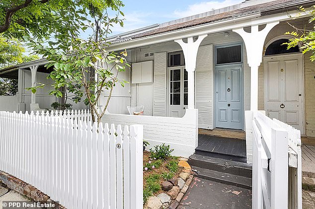 Pokojni frontmen INXS-a kupio je povijesnu dvosobnu 'radničku vikendicu' u istočnom predgrađu Paddingtona za samo 105.500 dolara 1985. godine.