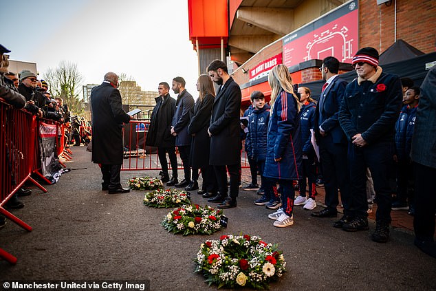 Šefovi i kapetani muških i ženskih timova bili su središnji u službi izvan Old Trafforda