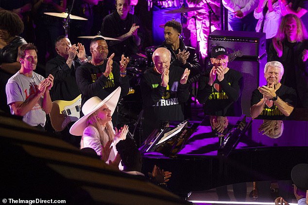 Prema očevima, čini se da je grupa snimala poseban segment koji će odavati počast žrtvama napada novogodišnjeg vozila u kojem je u Bourbon Streetu poginulo najmanje 14 ljudi u Bourbon Streetu