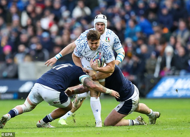 Italija je, u međuvremenu, pokazala trenutke obećanja tijekom njihovog poraza od 31-19 u Škotskoj