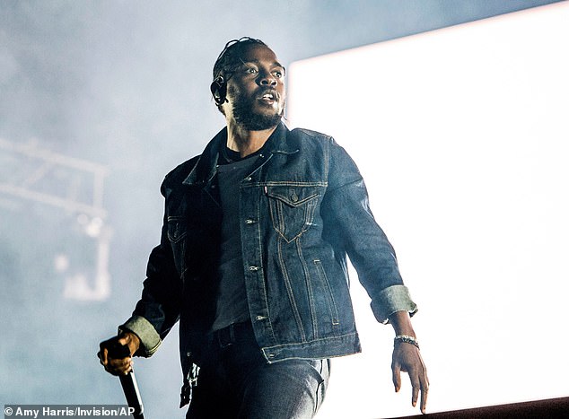 Iako se vidi kao neizmjerna prilika za prikazivanje nečijih umjetničkih vjerodajnica, postoji neobičan element naknade za emisiju