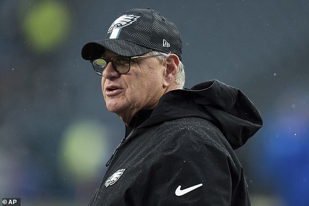 Učinio je dovoljno da impresionira Jeffa Stoutlanda (na slici) trenera ofenzivne linije Philadelphia Eagles, a Mailata je tada bio 233. ukupni izbor u sedmom krugu NFL drafta