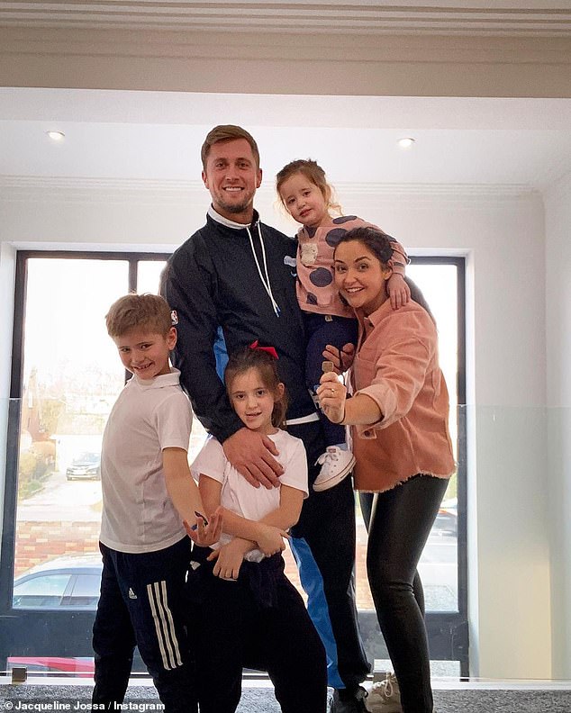 Sapunica i njezin suprug osam godina, koji dijele kćeri Ella, devet, Mia, pet, 