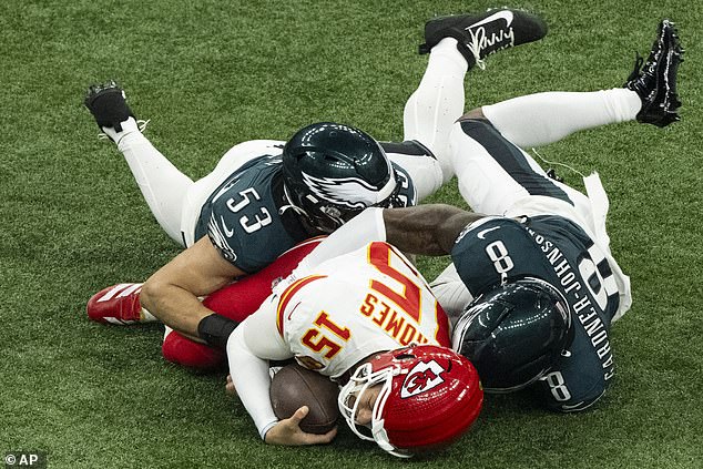 Željezna obrana vidio je zvijezde zvijezde poglavara Patrick Mahomes, posebno u prvom poluvremenu