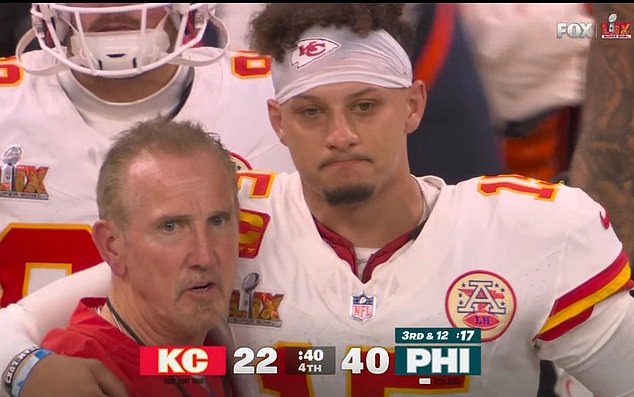 Patrick Mahomes (R) nije mogao obaviti posao protiv Orlova u Super Bowlu Lix