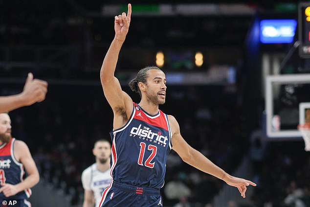 Kuhari su provodili vrijeme u Sjedinjenim Državama nakon što su stekli ugovor s Wizardsima Washington