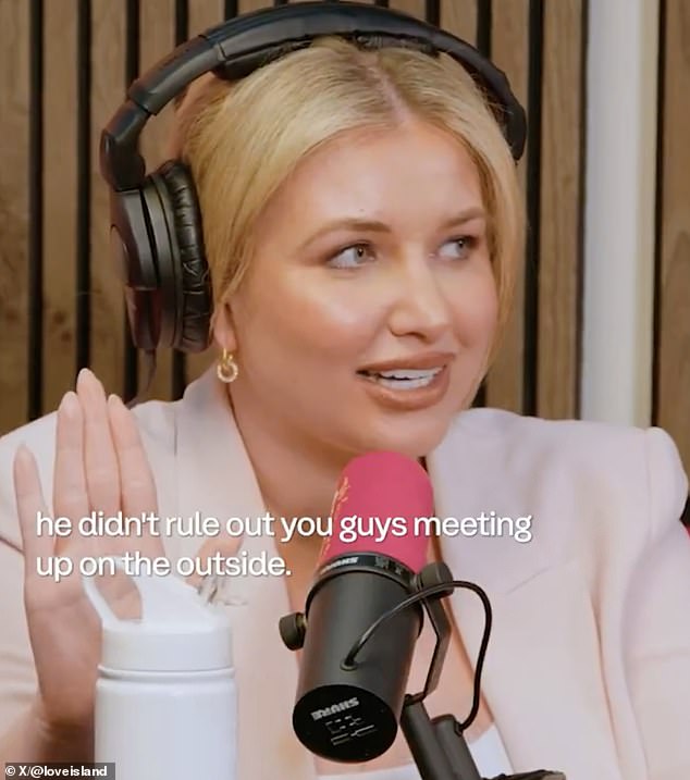 Voditeljica Amy Hart pitala ju je: 'Kad je Scott došao na podcast, nije isključio da se izvana susrećete. Je li to nešto što bi vas zanimalo? '