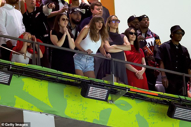 Swift je sa tribina promatrao kako Travis Kelce i poglavari izgubili od Philadelphia Eaglesa