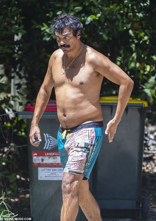 Tonyjeva glazbena djevojka Rona trenutno je turneja za Laneway Festival, koji je prošlog četvrtka započeo u Aucklandu na Novom Zelandu prije nego što je u subotu u subotu krenuo u Brisbane, a Sydney u nedjelju