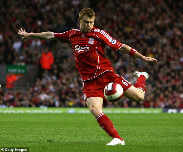 Riise (na slici 2007.) bila je izuzetno popularna na Anfieldu i osvojila je sedam trofeja s Liverpoolom