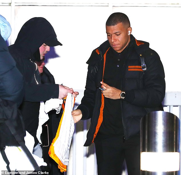 Au Revoir! Kylian Mbappe je puknuo pobjeći iz Manchestera nakon što je postigao pobjedu