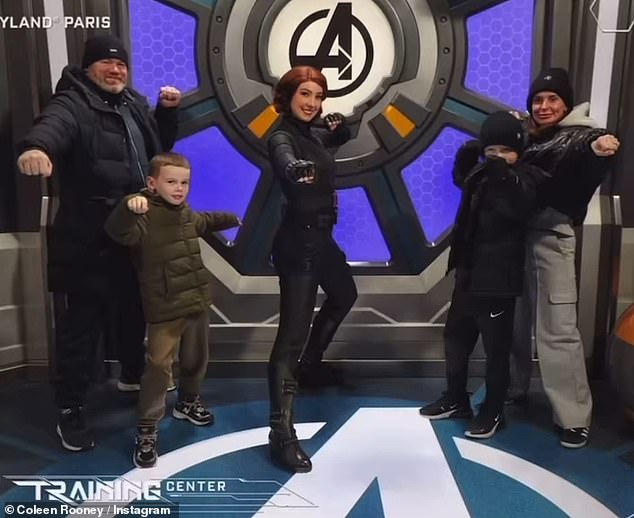 Obitelj je također posjetio trening stanicu Avengers, gdje ih je dočekala crna udovica