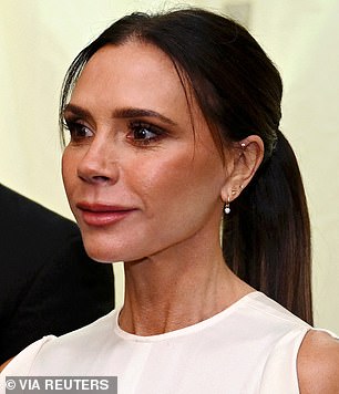 Bio je to oštar kontrast od tamno smeđe kose vezane u konjskom repu koji je pokazala u petak