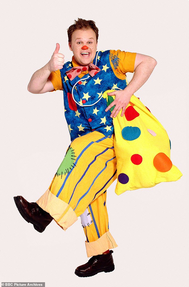 Gospodin Tumble, voljeni lik kojeg je igrao Justin Fletcher, 54, bio je favorit na BBC ekranima više od 20 godina kao jedini domaćin nečega posebnog