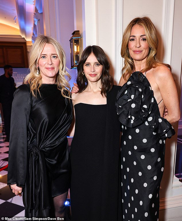 Cat i Edith kasnije se pridružila Honouree Felicity Jones, koja je izgledala senzacionalno u crnoj haljini bez naramenica